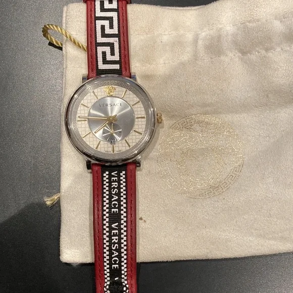 Versace Watch - Picture 5 of 7